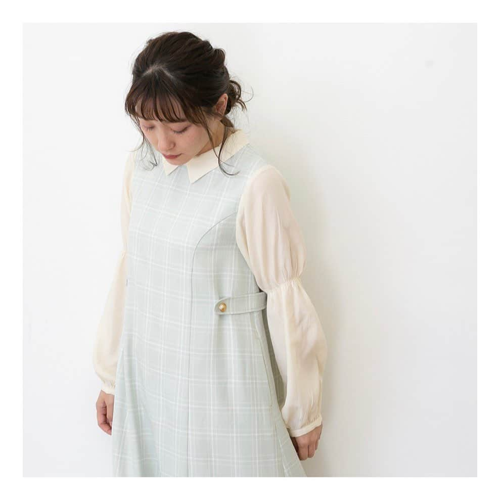 LEBECCA boutique Vintageのインスタグラム：「.﻿ ﻿ 大人の女性らしいシルエットに﻿ どこか少女感が漂うデザイン﻿ ﻿ ﻿ ﻿ ﻿ ﻿ 切り替えの早いワンピース﻿ ¥12,600(tax in)﻿ ﻿ model﻿ @mutto__ (162cm)﻿ hair ＆ make up﻿ @sota_nakai ﻿ photo﻿ @l_jpn ﻿ ﻿ ﻿ #切り替えの早いワンピース﻿ #LEBECCAboutique」