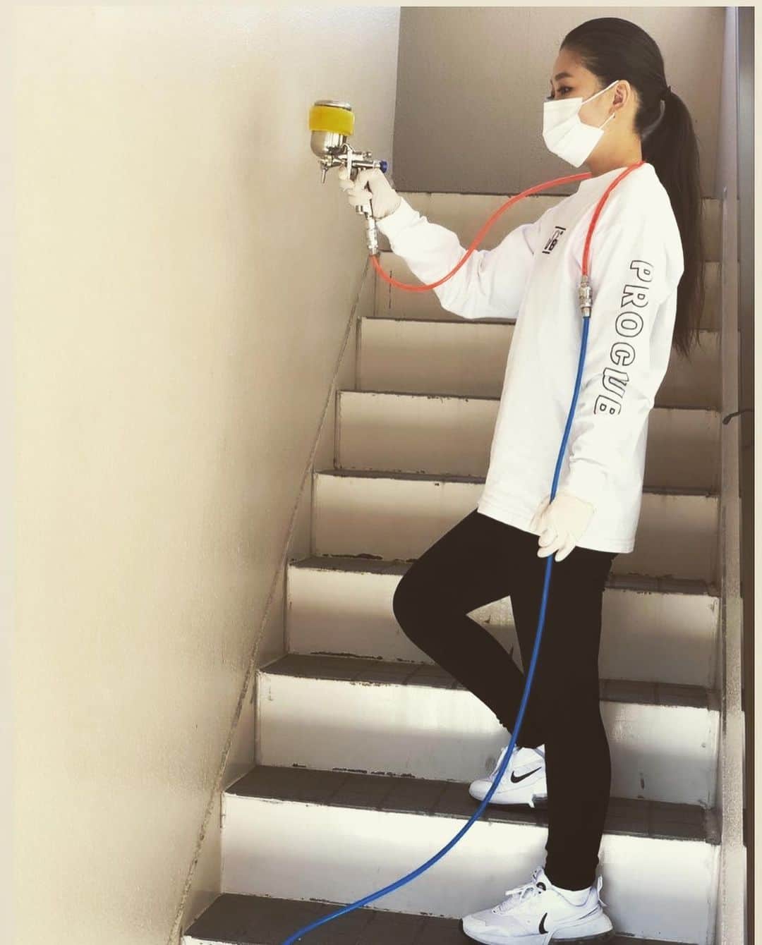 Rieco Iwaiのインスタグラム：「素材になってみました！  #光触媒 #bombcleaner」