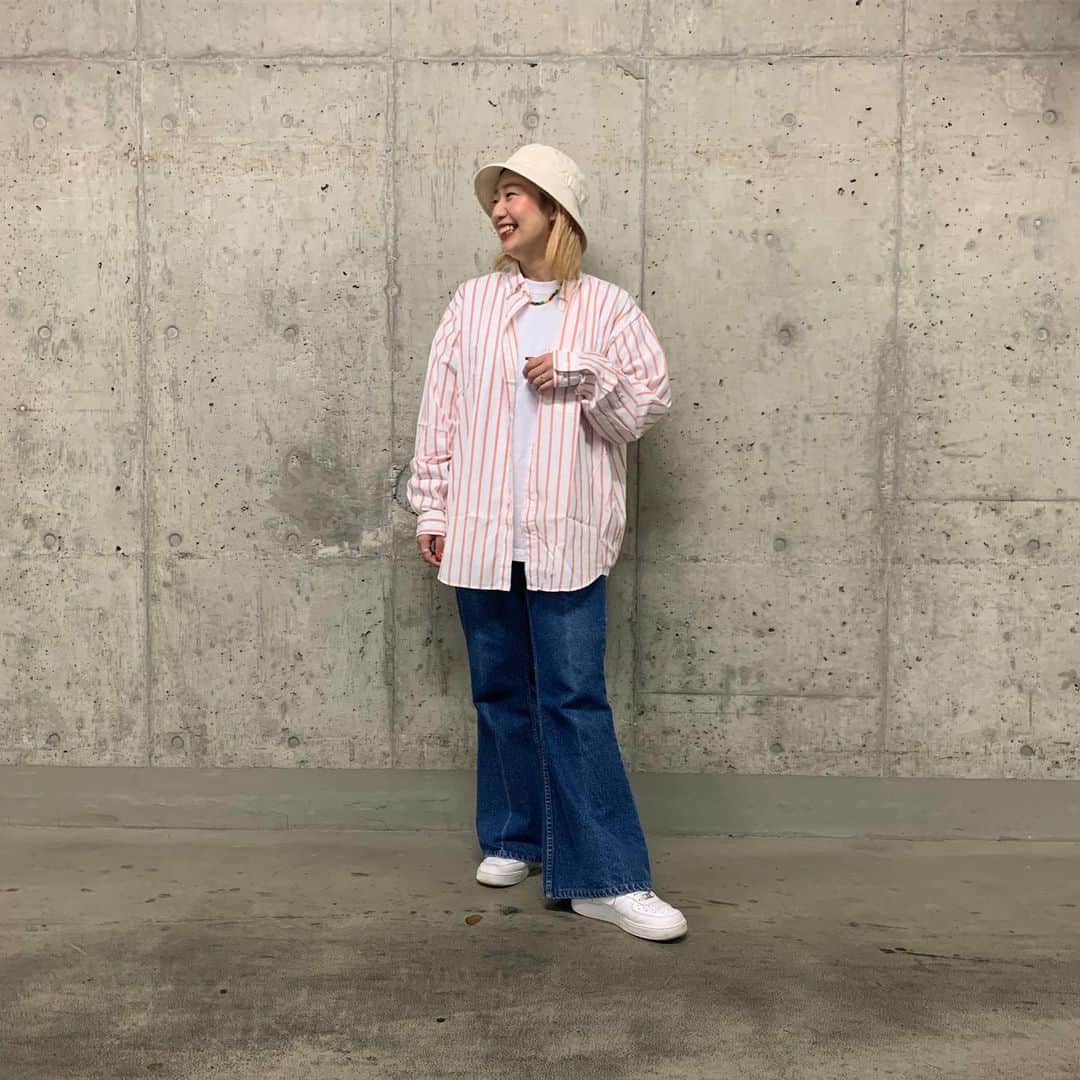 のインスタグラム：「・ 🌈MEN's🌈 【 staff styling →onobayashi】  BEAMS公式サイトにて スタッフスタイリングを更新しております🌷🌷 トップ画面URLからご覧ください！  オンラインショップの商品ページより、試着申し込みが可能です。お気軽にお申し込み下さいませ‼️ ． ☎️078-335-2720 #beams#raybeams#beamsboy#20ss#womens#womensfashion#womensstyle#instafashion#outfit#ootd#code#kobe#beamskobe#神戸#ビームス#ビームス神戸#レイビームス#ビームスボーイ」