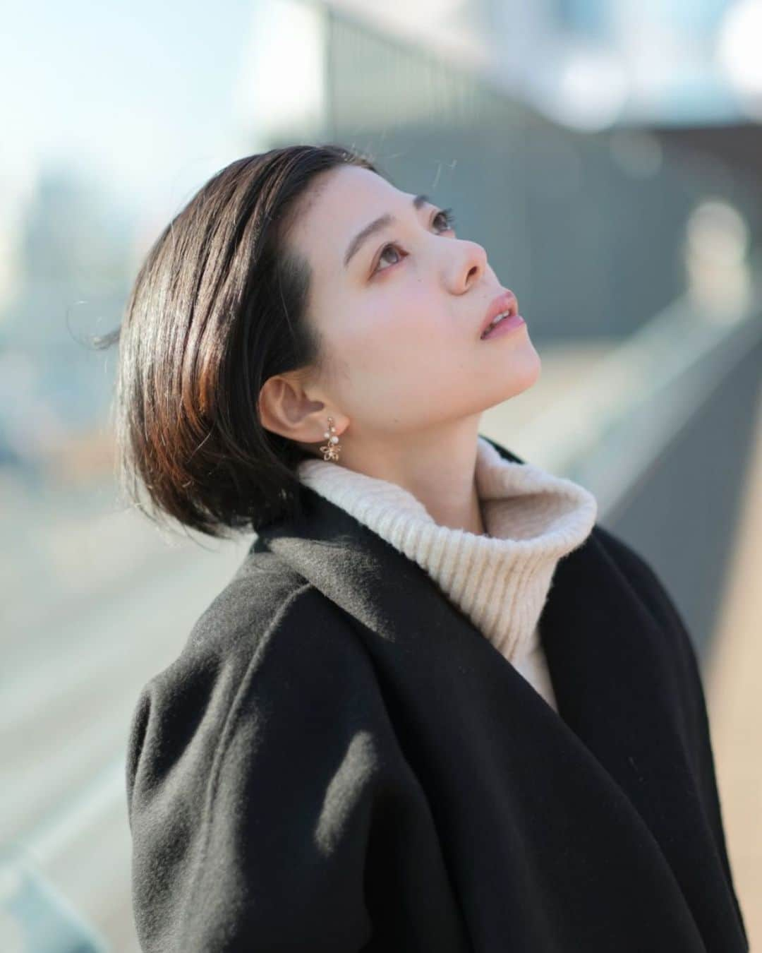 桜木梨奈さんのインスタグラム写真 - (桜木梨奈Instagram)「昨日は、20代前半のロングヘア時代から定期的に撮影して頂いており、卓上カレンダー「りなこよみ」にも写真を掲載させて頂いた、カメラマン上田健次さん(@photographer_kenjiueta )とポートレートを📸  成長記録、また残せました🌸  卓上カレンダーお持ちの方は、私の最初の頃のぎこちなさが見えて面白いかも(笑)  ナチュラルな写真沢山撮れたので、これから挨拶代わりに、少しずつ挙げます♪  #photography #photo #phftographer #上田健次 さん #写真 #portrait #ポートレート #actress #女優 #役者 #成長記録 #2021年 #2月 #桜木梨奈」2月20日 16時21分 - rina_sakuragi