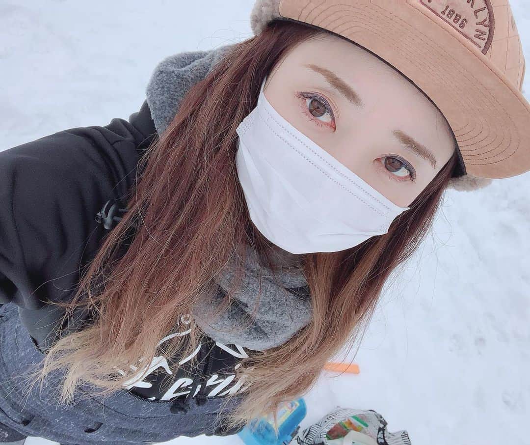 上村知世のインスタグラム：「今日は胎内スキー場でソリ🛷 子ども相手にムキになってしまったw #snow #winter #lifeiswinterwonderland #sled #胎内スキー場」
