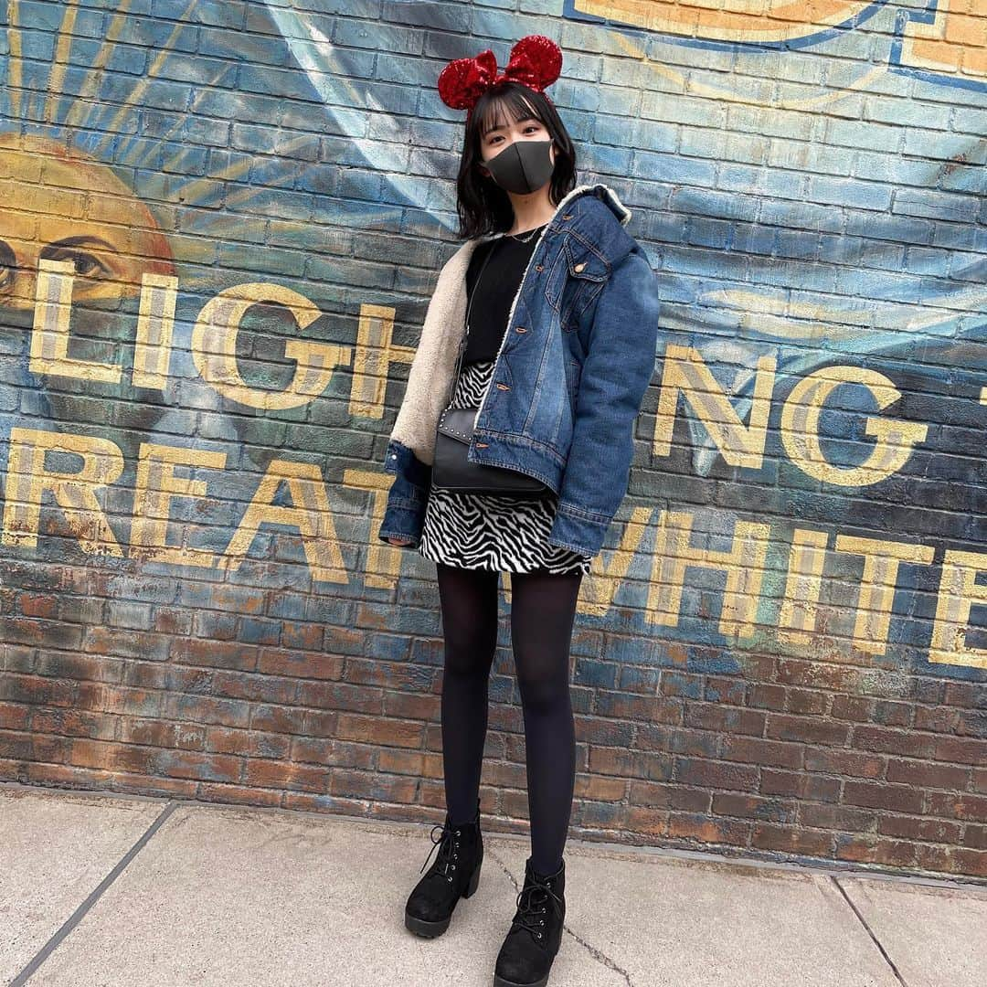 田中梨瑚のインスタグラム：「・ ・ ・ 🦓❤️🖤 ・ ・ #disney #disneysea #ディズニー #ディズニーシー #ディズニーコーデ #02 #ljk #ljkの素敵な思い出」