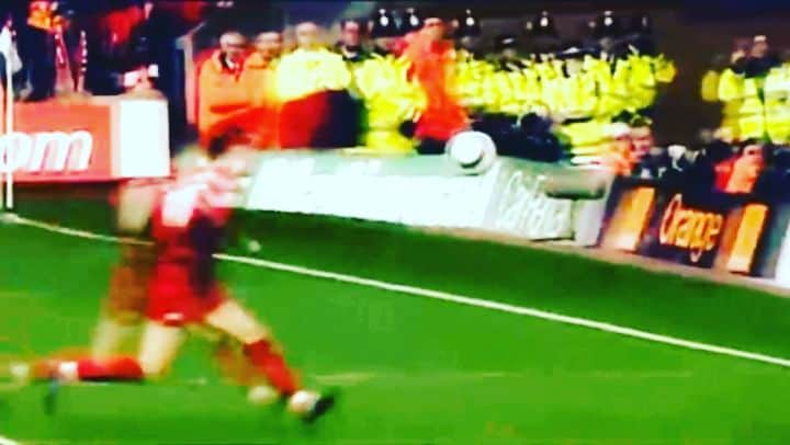 ルイス・ハビエル・ガルシア・サンスのインスタグラム：「Today,  it's a marked day off the year in the city of Liverpool!! Bringing back good memories of my first Derby. Anfield and the Players will miss the sound of the supporters, the chants and screams but no doubt it'll be a big battle as the old times.  #MoreThanaGame #derbyday #OnceaRedAlwaysaRed」
