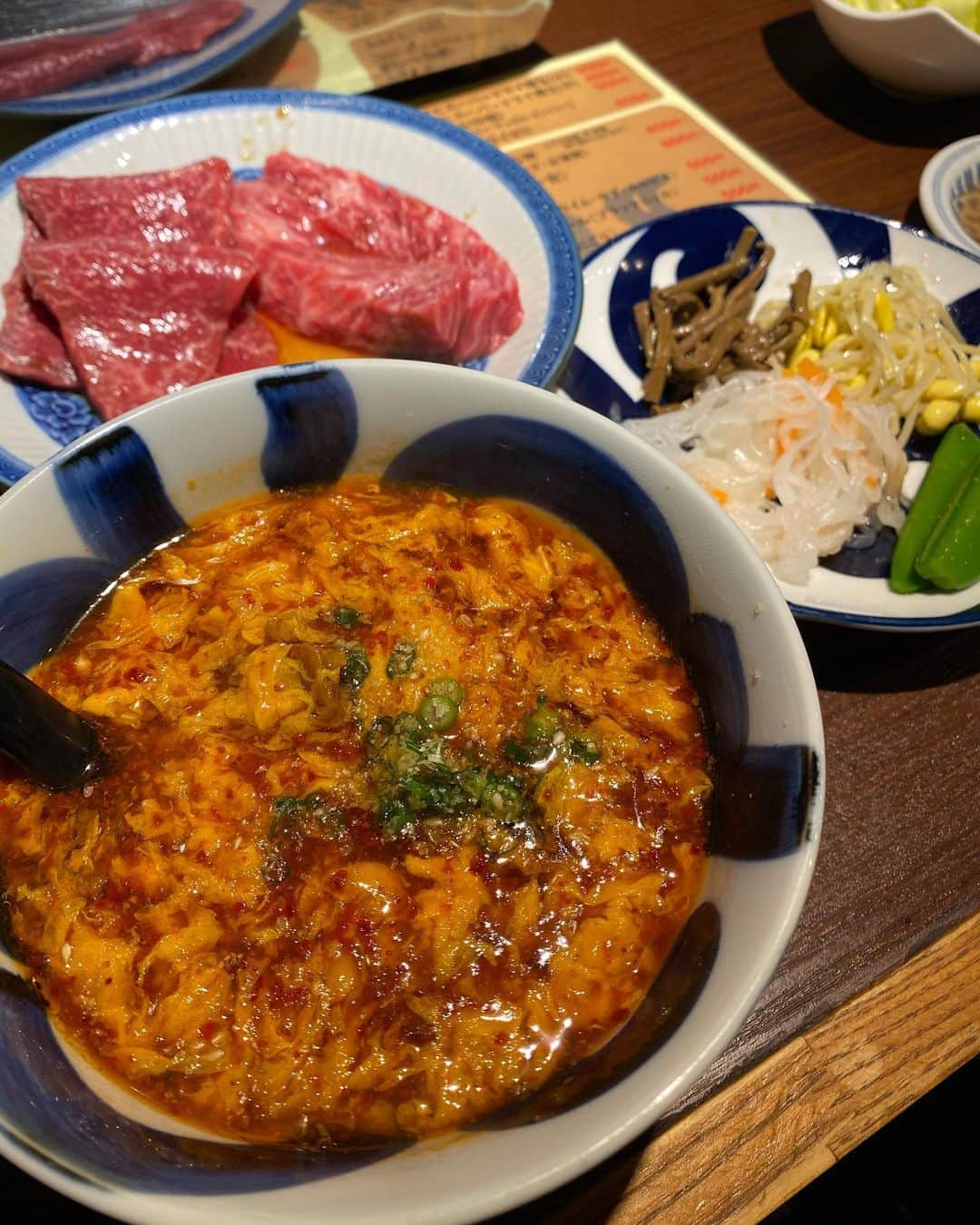 FukamizuYukina さんのインスタグラム写真 - (FukamizuYukina Instagram)「_ だいすきなお店🐮🍺💓 ㅤㅤㅤㅤㅤㅤㅤㅤㅤㅤㅤㅤㅤ ㅤㅤㅤㅤㅤㅤㅤㅤㅤㅤㅤㅤㅤ 📍 @gyushun.saburo.tenmonkan ㅤㅤㅤㅤㅤㅤㅤㅤㅤㅤㅤㅤㅤ ㅤㅤㅤㅤㅤㅤㅤㅤㅤㅤㅤㅤㅤ 帰ったら必ず顔出しに行く🥺🤤😍 ㅤㅤㅤㅤㅤㅤㅤㅤㅤㅤㅤㅤㅤ ㅤㅤㅤㅤㅤㅤㅤㅤㅤㅤㅤㅤㅤ 優希奈のストーリー見て県外からも 食べに行ってくれる人がいるほど めちゃくちゃ美味しいからオススメ🙏🏻✨ ㅤㅤㅤㅤㅤㅤㅤㅤㅤㅤㅤㅤㅤ ㅤㅤㅤㅤㅤㅤㅤㅤㅤㅤㅤㅤㅤ 優希奈のインスタ見た‼️って伝えると 一品サービスしてくれるから よかったら行った時に伝えてね🥳🎶 ㅤㅤㅤㅤㅤㅤㅤㅤㅤㅤㅤㅤㅤ ㅤㅤㅤㅤㅤㅤㅤㅤㅤㅤㅤㅤㅤ 優希奈のオススメは、最初に頼む タンステーキと、一通り食べてお腹 いっぱいでも入るミノステーキ☝🏻💓 ㅤㅤㅤㅤㅤㅤㅤㅤㅤㅤㅤㅤㅤ ㅤㅤㅤㅤㅤㅤㅤㅤㅤㅤㅤㅤㅤ なっちゃんはピリ辛カルビスープを 必ず頼むよ🥣✨ ㅤㅤㅤㅤㅤㅤㅤㅤㅤㅤㅤㅤㅤ ㅤㅤㅤㅤㅤㅤㅤㅤㅤㅤㅤㅤㅤ んもぅ、写真見てたらまたすぐ食べたい🥺💓 ㅤㅤㅤㅤㅤㅤㅤㅤㅤㅤㅤㅤㅤ ㅤㅤㅤㅤㅤㅤㅤㅤㅤㅤㅤㅤㅤ #天文館 #天文館グルメ #鹿児島グルメ #牛旬三郎 #焼肉 #肉スタグラム #飯テロ」2月20日 16時44分 - peitaro72