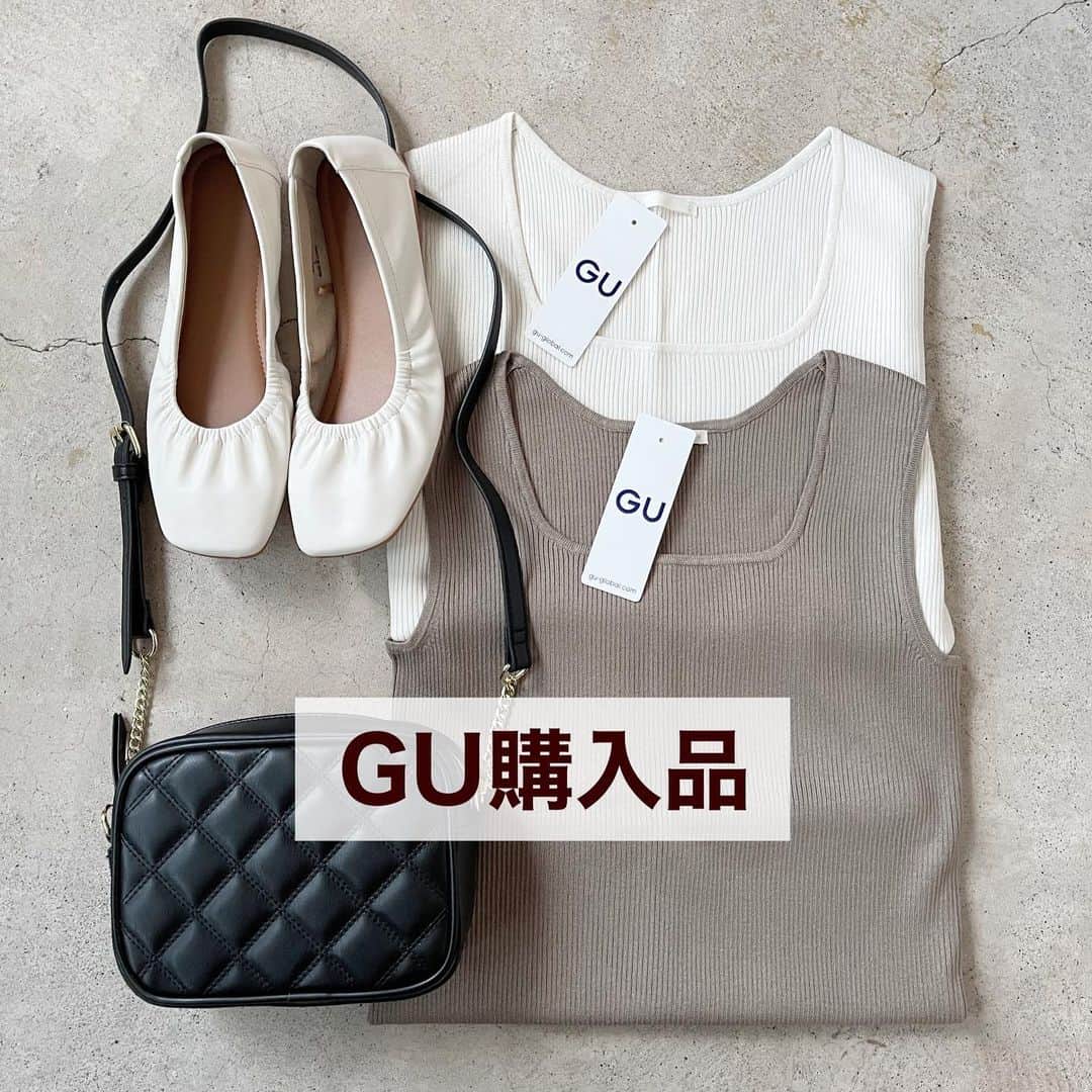 イタフラ（ナチュラル服のイタフラ）のインスタグラム：「、 @gu_for_all_  最新購入品です🌿  シューズが超可愛かったです👟 👜も高見え！ タンクトップは春夏コーデに活躍しそうです。 2色買い👕 ¥990はプチプラすぎでした💨  シューズは期間限定値下げしてました🌟  #GU#gu_for_all #gustyle #gu購入品 #GUコーデ#GU新作#ジーユー#ジーユーコーデ #ジーユー購入品 #ジユジョ #ジーユー新作 #プチプラ#高見え#ギャザーシフォンフラットシューズ #リブスクエアネックニットタンクトップ #キルティングミニショルダーバッグ #足元倶楽部 #置き画倶楽部 #置き画くら部 #置き画 #お洒落さんと繋がりたい #おしゃれさんと繋がりたい #おしゃれ#ファッション#プチプラファッション」