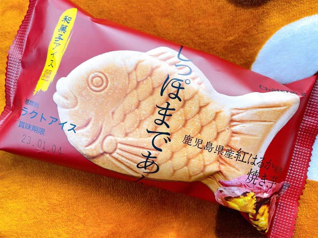 倉田雅世のインスタグラム：「本日のおやつ。 久しぶりのたい焼きアイス。 #しっぽまであん」