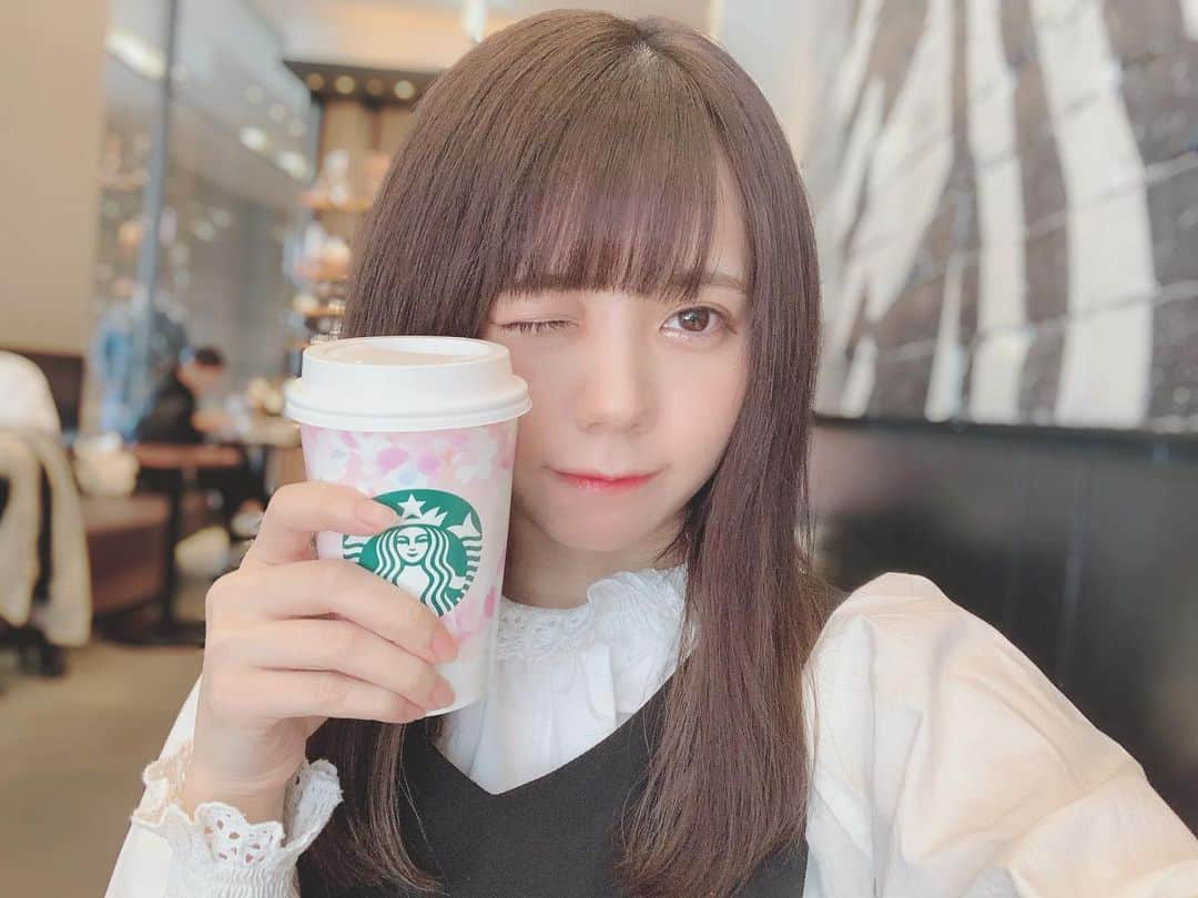 日南遥さんのインスタグラム写真 - (日南遥Instagram)「☕️﻿ ﻿ ﻿ 特に気に入ったもの、好きになったものは﻿ 飽きるまでそればっかになっちゃったり﻿ 冒険できなかったりあるあるだよね🙃﻿ ﻿ ﻿」2月20日 22時24分 - haruka_hinami