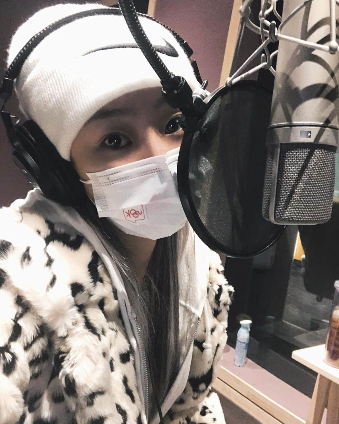 ヒョリンさんのインスタグラム写真 - (ヒョリンInstagram)「🎤🖤」2月20日 17時01分 - xhyolynx