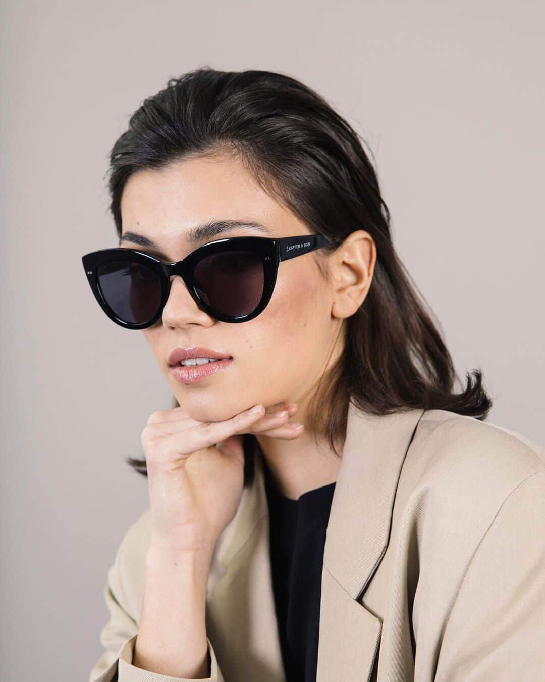 Kapten & Sonさんのインスタグラム写真 - (Kapten & SonInstagram)「WATCH OUT - OUR NEW SUNGLASSES COLLECTION IS HERE! 💥⁠ Launching today, we've got many brand new sunglasses for you - discover our styles from Manhatten to Amsterdam, Williamsburg, Sofia and more! 😍 Swipe through and tell us which one is your favorite style - 1, 2, 3 or 4? #bekapten #kaptenandson⁠ .⁠ .⁠ .⁠ #newcollection #sunglasses #sunnies #spring #sommer #collection #newin ##new #style #fashion #inspo」2月20日 16時59分 - kaptenandson