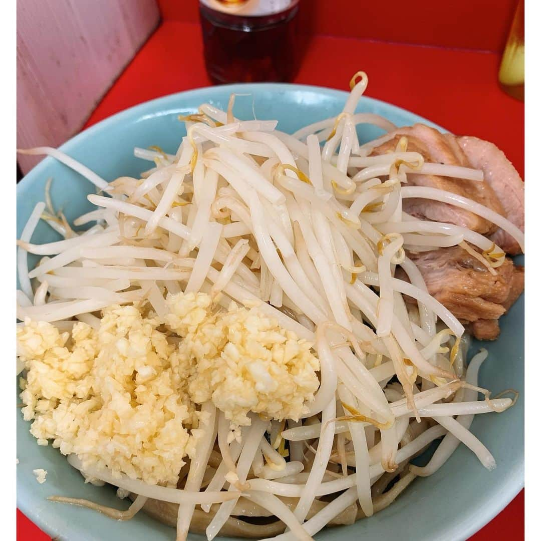 赤羽のインスタグラム：「ネタ合わせ終わりにこちらに行きました！ #ラーメン二郎新宿歌舞伎町店 大つけめん豚まし ニンニクアブラマシマシ  歌舞伎町ではつけ麺を頼むことが多いです！ 激ウマです！！ ネ申麦面でした！！  #逃亡飯 #ネオ逃亡飯 #ラーメン二郎歌舞伎町店 #ラーメン二郎 #ラーメン #つけ麺 #ラーメンインスタグラマー  #ラーメンパトロール  #ラーメンインスタグラム  #ラーメンスタグラム  #ラーメンデータベース  #ラーメンdb #ネ申麦面  #ネ申月豕 #ニンニクマシマシ」