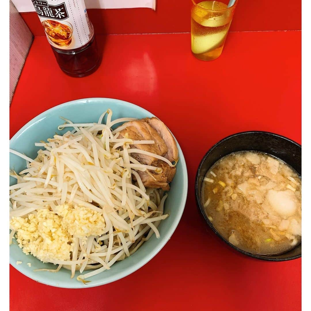 赤羽さんのインスタグラム写真 - (赤羽Instagram)「ネタ合わせ終わりにこちらに行きました！ #ラーメン二郎新宿歌舞伎町店 大つけめん豚まし ニンニクアブラマシマシ  歌舞伎町ではつけ麺を頼むことが多いです！ 激ウマです！！ ネ申麦面でした！！  #逃亡飯 #ネオ逃亡飯 #ラーメン二郎歌舞伎町店 #ラーメン二郎 #ラーメン #つけ麺 #ラーメンインスタグラマー  #ラーメンパトロール  #ラーメンインスタグラム  #ラーメンスタグラム  #ラーメンデータベース  #ラーメンdb #ネ申麦面  #ネ申月豕 #ニンニクマシマシ」2月20日 17時03分 - akabass