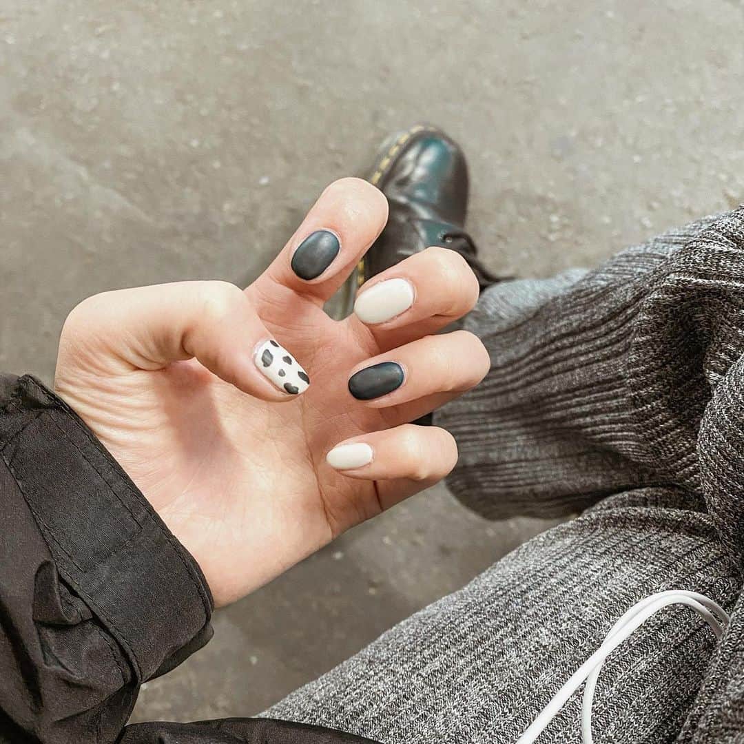 YUUのインスタグラム：「短くした🐮 . . . #nail #nails #nailart #yuus__nail」