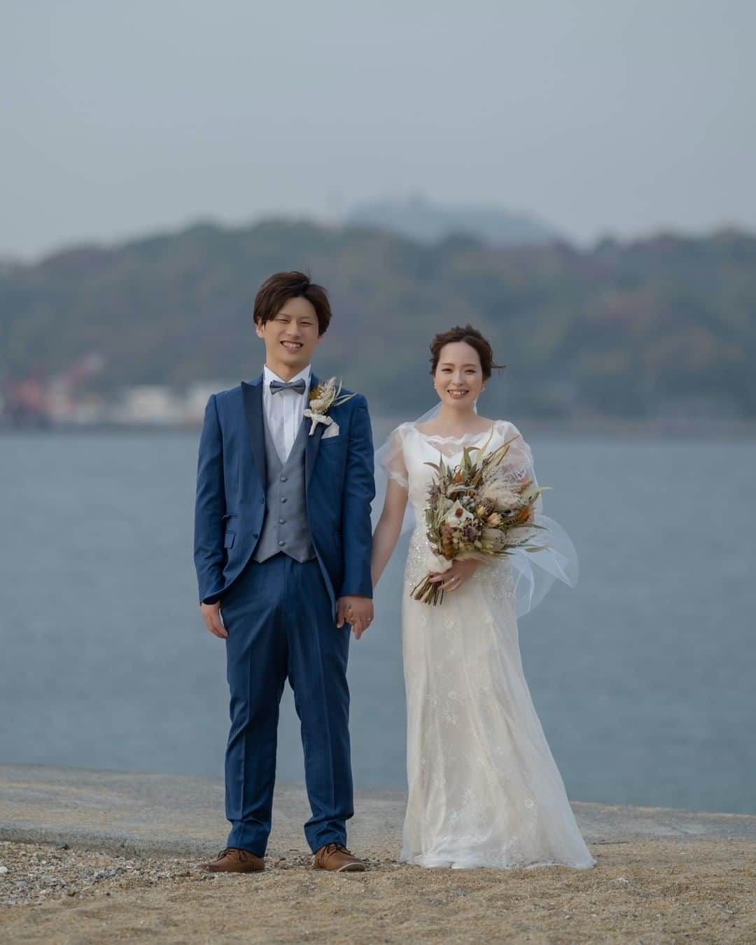 ラヴィ•ファクトリーさんのインスタグラム写真 - (ラヴィ•ファクトリーInstagram)「. 【写真で叶える結婚式】 . 穏やかな波音を感じる中で、作り出す おふたりだけの特別なストーリー*  自然体な花嫁さまの表情、魅力を 存分に引き出した撮影をお任せください＊ —————— ラヴィファクトリー広島: @hiroshima_laviephotography  Photographer:@shigeeda0907  AREA:JAPAN,HIROSHIMA #ベイサイドビーチ坂 —————— @laviefactoryをフォローして #laviefactory #ラヴィファクトリー のハッシュタグをつけて お写真を投稿してみてくださいね✳︎ . こちらの公式IG（@laviefactory） で取り上げさせていただきます✨ #wedding#weddingphotography #ラヴィファクトリー #laviefactory #photo #生きる写真 #ハートのある写真 #instawedding #結婚写真 #ウェディング #ウェディングフォト #撮影指示書 #ロケーションフォト #前撮り #プレ花嫁 #結婚準備 #写真好きな人と繋がりたい #フォトウェディング #卒花 #前撮り #後撮り #ウェディングニュース #プラコレ #ブーケ #ナチュラルウェディング #花嫁コーディネート #ビーチフォト」2月20日 17時11分 - laviefactory