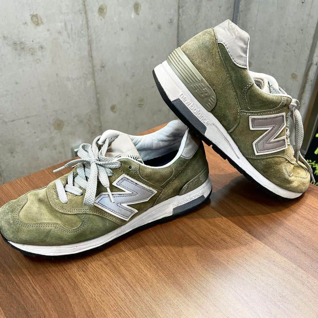 Sneaker At Randomのインスタグラム：「心斎橋の梅本です。 本日はNB1400のリソールを行いました。 経年劣化したソールを剥がし、ビブラムソールでリソールした一足となっております！ ちなみにエンキャップは3枚目の写真ようにソール全体に配置されております！！^_^  #NB1400#アンジェラスペイント#Angelus Paint#スニーカー好き#スニーカーアトランダム #スニーカー #スニーカー修理 #修理職人 #市川 #本八幡 #大阪 #心斎橋 #sneakeratrandom #sneaker #shoestagram #repair」