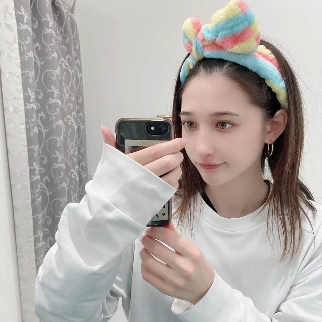 のインスタグラム：「♡♡♡ · · · 先日TOKYO ACE CLINICでケミカルピーリングしてきたよん♡  終わったあとの肌つるつる過ぎてでテンション上がる👶🏻  クリニックのスタッフさんにお肌の相談したら優しく色々教えてくれるし最高やで☺︎  #tokyo_ace_clinic #美容皮膚科 #ケミカルピーリング #ピーリング」