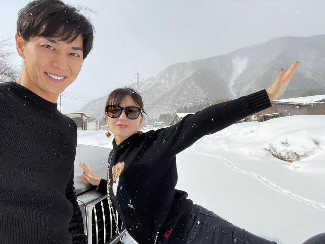 友永真也さんのインスタグラム写真 - (友永真也Instagram)「雪国へ ゲレンデのギルバート君とおめぐと共に  四駆＋スタッドレスの組み合わせはどこまでも行ける気がします🚙  スポーツカーとは違った楽しみ方が出来ます🤩    #車好きな人と繋がりたい  #g350d  #車好き  #メルセデスベンツ  #gクラス  #趣味に没頭」2月20日 17時31分 - tomonaga_shinya