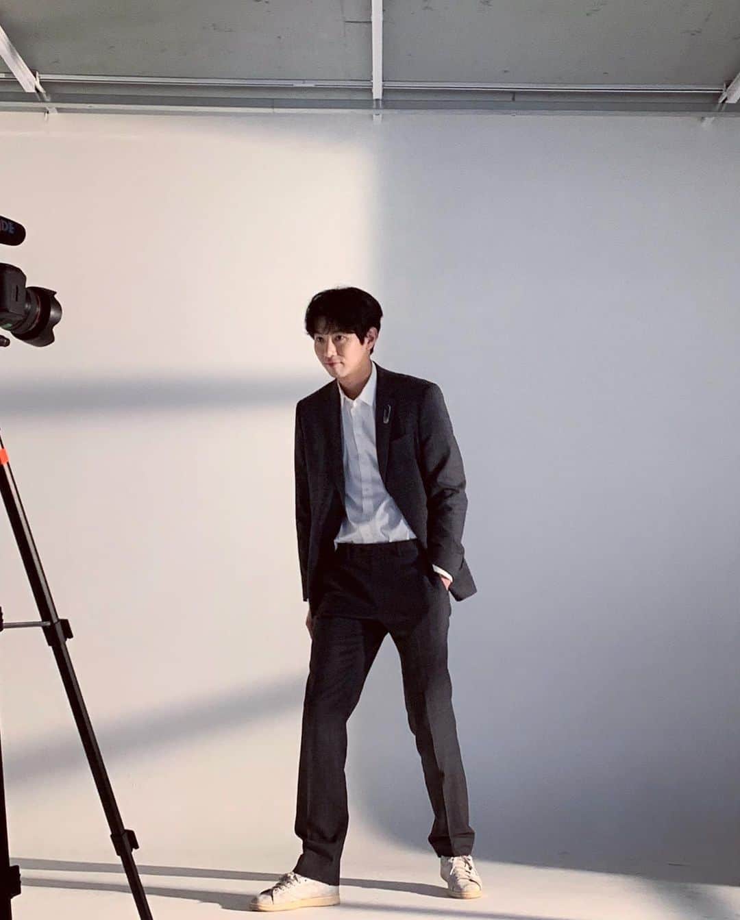 イ・ジェジュンのインスタグラム：「2021.02.18 :)   photo by @veniel_choi」