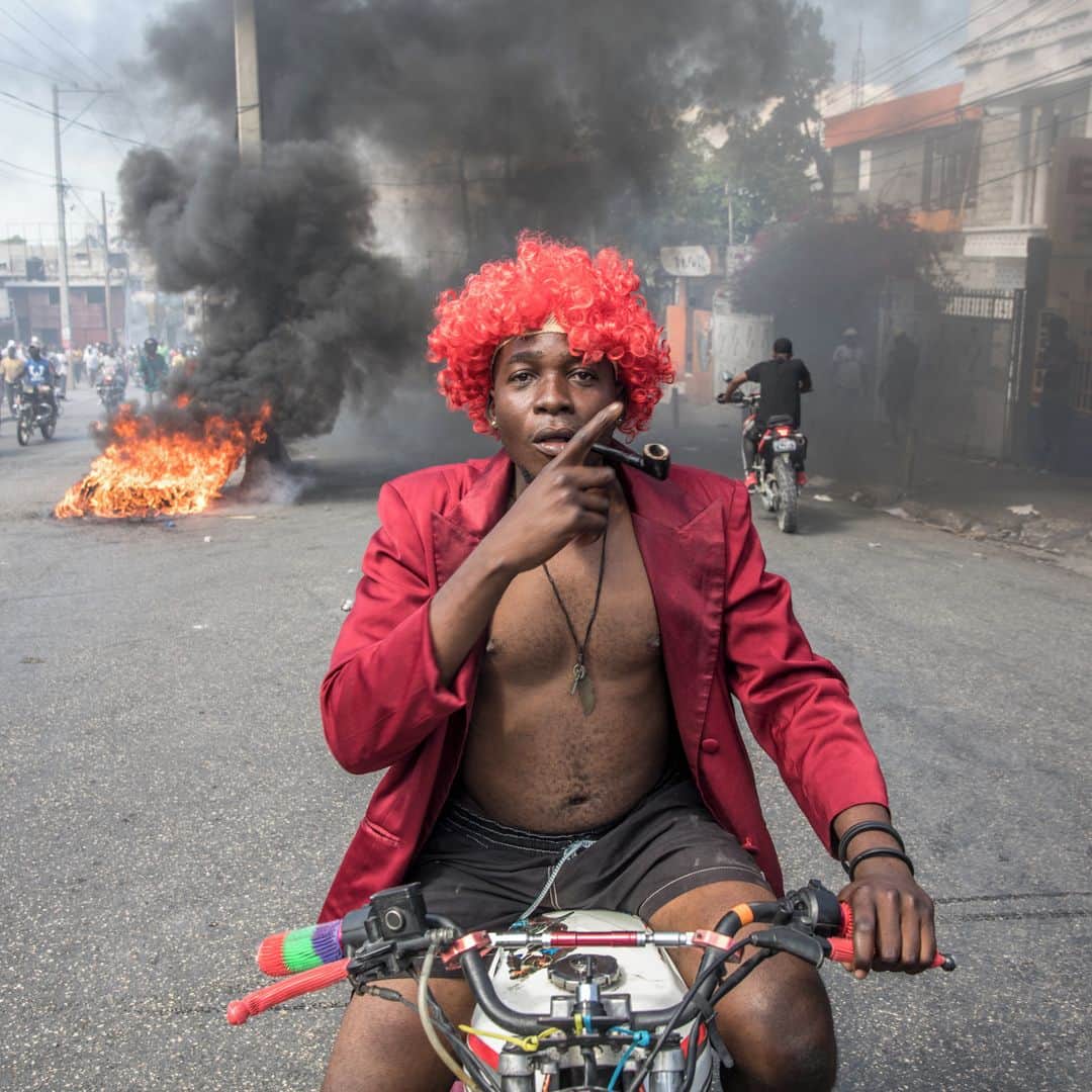 のインスタグラム：「AFP Photo 📷 Valérie Baeriswyl - February,  2021. Demonstrators march in Port-au-Prince, to protest against the government of President Jovenel Moise. Several thousand people demonstrated  in the Haitian capital Port-au-Prince, saying the government was trying to establish a new dictatorship and denouncing international support for President Jovenel Moise. The protests were mostly peaceful, although a few clashes broke out between some demonstrators and police, who fired tear gas and rubber bullets.」