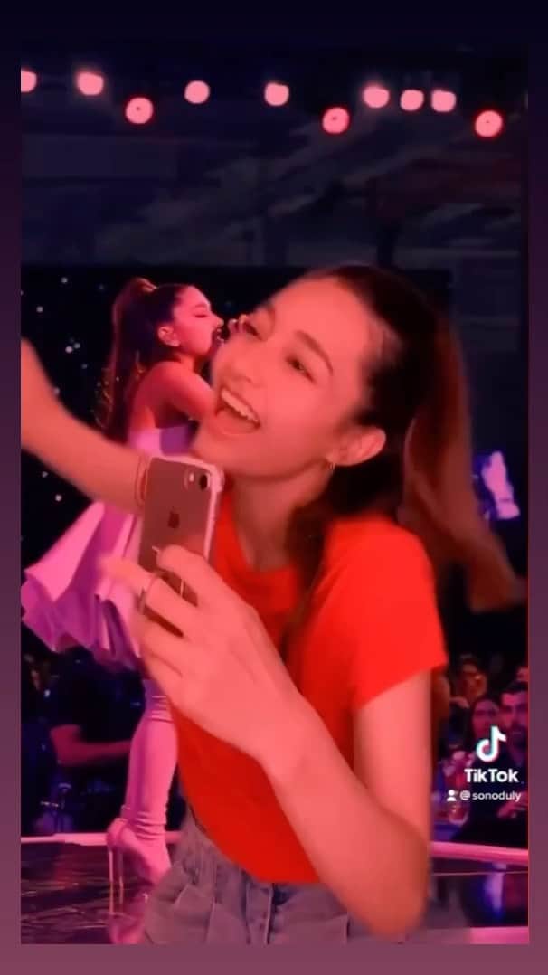 想乃のインスタグラム：「ライブで熱唱しながら動画撮って、あとから見返すとだいたいこうなってる。熱唱してた自分を殴りたい。」