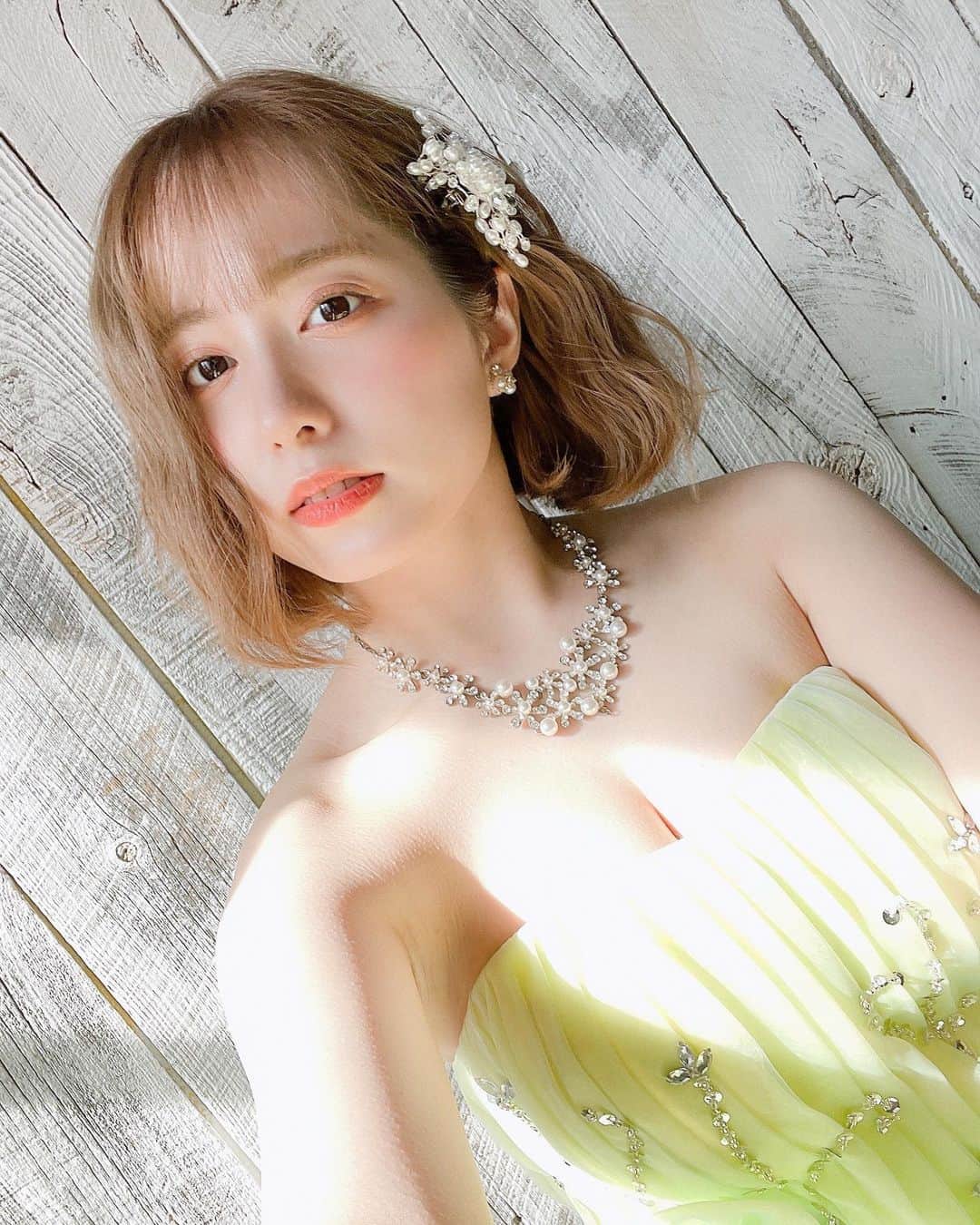 前田美里のインスタグラム：「カラードレス。💛💚 . . #撮影会 #モデル #ドレス #カラードレス  #ショート #make #イエベ #自撮り #ファインダー越しの私の世界 #被写体 #写真好きな人と繋がりたい  #おうち時間 #stayhome #写真 #ヲタク #櫻坂46 #欅坂46 #日向坂46 #フォロー #フォロワー募集中  #japanesegirl #follow #followme #좋아요 #팔로우미 #팔로미 #오오티디 #gravure #flower」