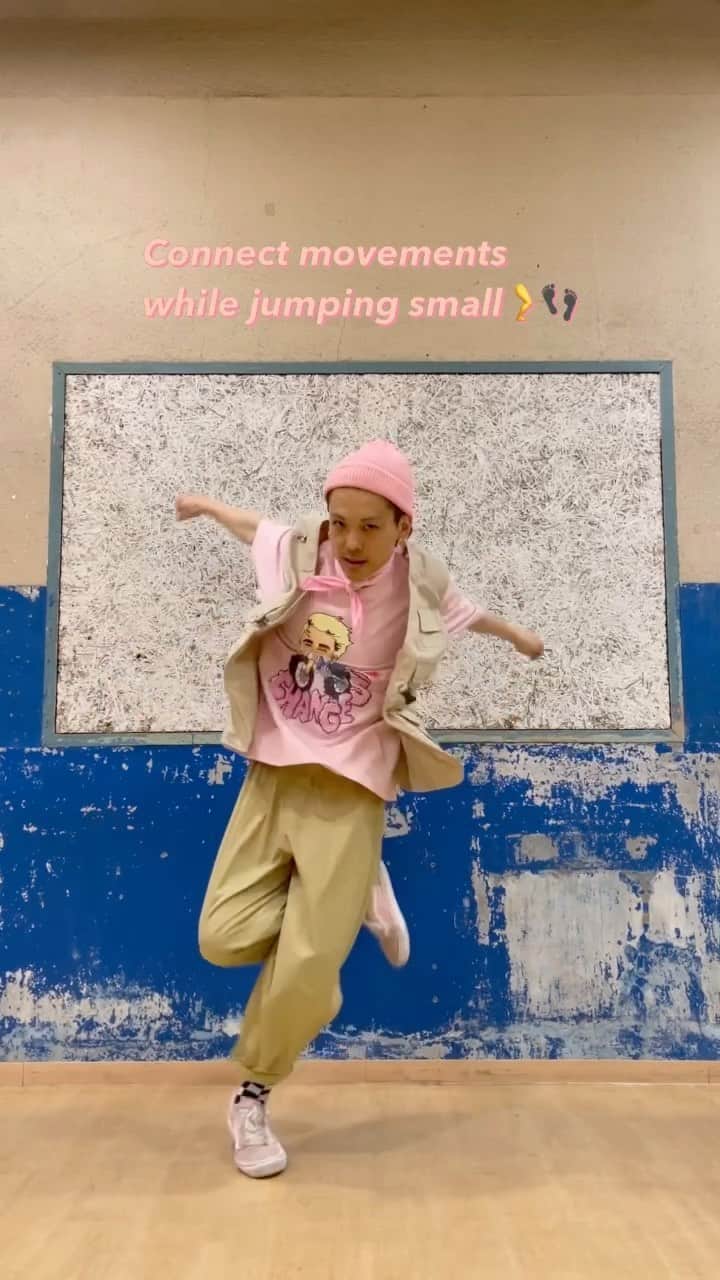 SHUHOのインスタグラム：「heel&toe👣👣👣 raise up variation⬆️⬆️⬆️  #housedance #dancetutorial #streetdance #dancelesson #dance #footwork #dancesteps #hiphopdance #housemusic #ダンス動画」