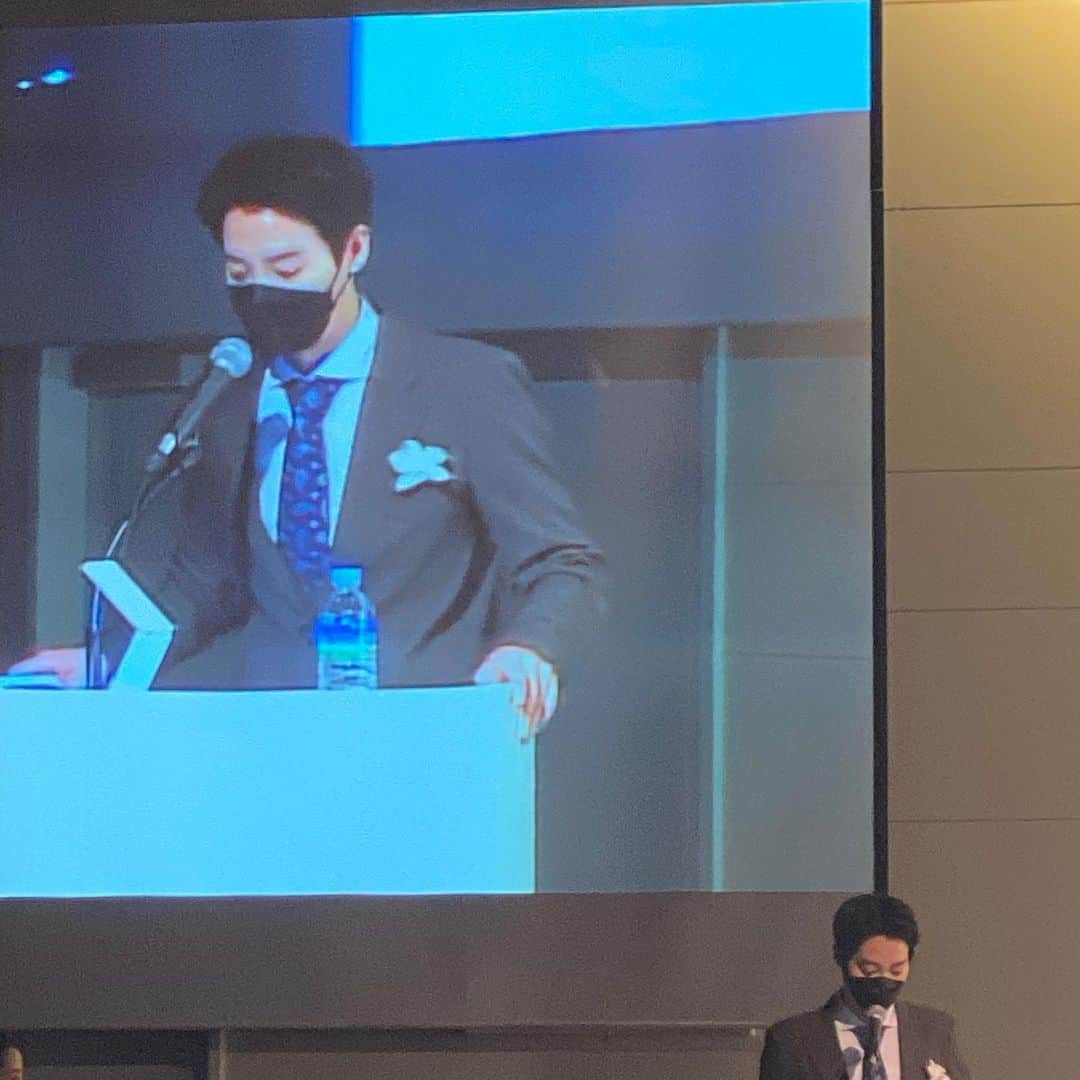 ハン・ギウンさんのインスタグラム写真 - (ハン・ギウンInstagram)「용우결혼축하한디.  므찌게 살아줘 🙏」2月20日 17時46分 - vken1230