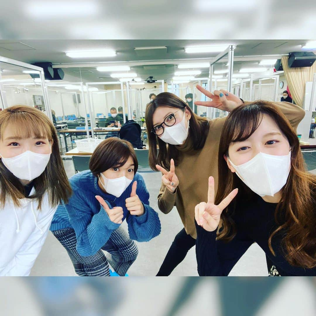 朝夏まなとさんのインスタグラム写真 - (朝夏まなとInstagram)「. 春が近いね🌸 キレイな河津桜が咲いてました  今日は#バーナム の稽古はお休みで、#エリザベート スペシャルガラコンサートのお稽古行ってきたよ☺︎  先生方とお会いできて懐かしかった♡ 一気に感覚が蘇ってきましたよ そして懐かしい仲間とも👍 花組で一緒だった #鳳真由 ちゃん #蘭乃はな ちゃん  宙組で一緒だった #花乃まりあ ちゃん  本番は一緒じゃないけど 歌えて楽しかったです✨ がんばります✌️  #トート #5年ぶりに #あのセリフを #言った瞬間 #鳥肌 たった笑」2月20日 17時48分 - asaka_manato_official