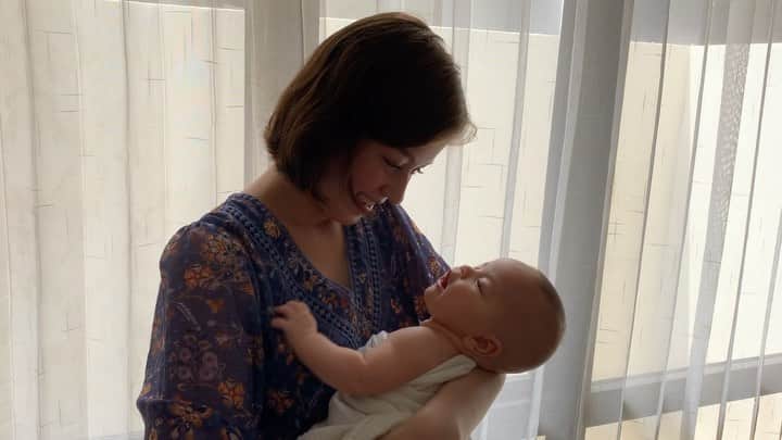 Kimberly Ryderのインスタグラム：「Ternyata produk-produk Cetaphil Baby with Organic Calendula ini bagus banget buat kulit Aisyah. Wanginya relaxing dan bahan-bahannya aman, nourishing dan lembut banget buat kulitnya yang masih sangat sensitif jadi bisa dipakai setiap hari! She also smells sooo good afterwards. @cetaphil_id #babyskincare #beralihkeCetaphil」