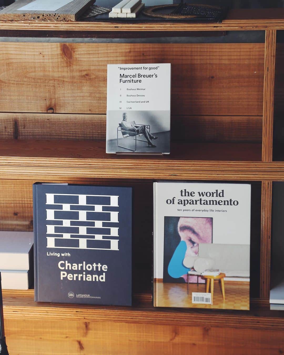 nostos booksのインスタグラム
