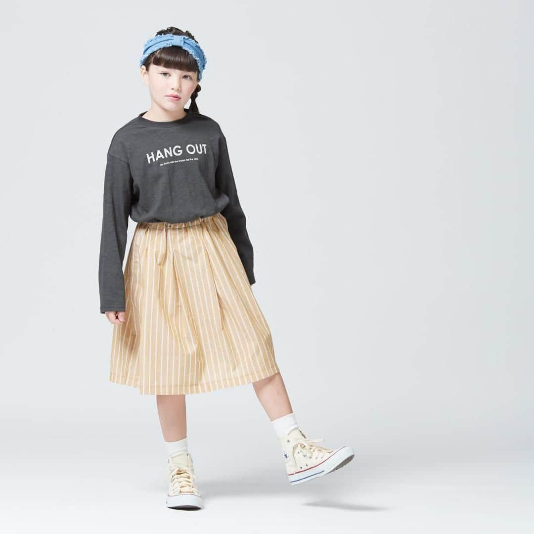 エフオーオンラインストア 子供服さんのインスタグラム写真 - (エフオーオンラインストア 子供服Instagram)「【BREEZE】家族で楽しむリンクコーデ👨‍👩‍👧‍👦  シンプルなロゴデザインでTシャツ、ワンピ―ス、ベビーカバーオールに加え、大人サイズ（パパ、ママ）もご用意しています。 背中には家族それぞれがキャンプしているイラストが！  キッズとベビー、キッズとパパママでリンクコーデを楽しんでみて♪  ▼キャンプリンクTシャツ ￥1,900+tax 　color:beige,mint,charcoal 　size:80～140cm  ▼キャンプリンクワンピース　￥2,600+tax 　color:pink,charcoal 　size:80～140cm  ▼キャンプリンクボディオール　￥2,300+tax 　color:beige,mint,charcoal 　size:70～80cm  ▼キャンプリンクTシャツ_ママ　￥2,900+tax 　color:beige,charcoal 　size:M  ▼キャンプリンクTシャツ 大人　￥2,900+tax 　color:beige,charcoal 　size:L  #リンクコーデ #お揃いコーデ #親子リンク #foonline #BREEZE #ブリーズ #子供服 #こどもふく #ベビー服 #キッズコーデ #女の子 #男の子 #女の子コーデ #男の子コーデ #娘コーデ #むすこーで #女の子ママ #男の子ママ」2月20日 18時00分 - foonline