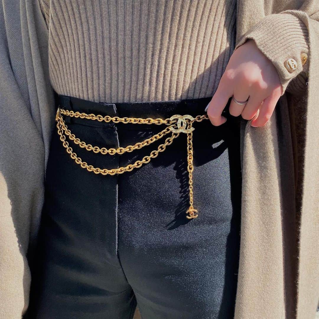 Vintage Brand Boutique AMOREさんのインスタグラム写真 - (Vintage Brand Boutique AMOREInstagram)「Vintage Chain Belt   🛒Available Online for Purchase Search Code: ao33310  ✈️Free Shipping Worldwide  📩DM for more info and pricing ➡️info@amorevintagetokyo.com   #Vintage #AmoreTokyo #Authentic」2月20日 18時01分 - amore_tokyo