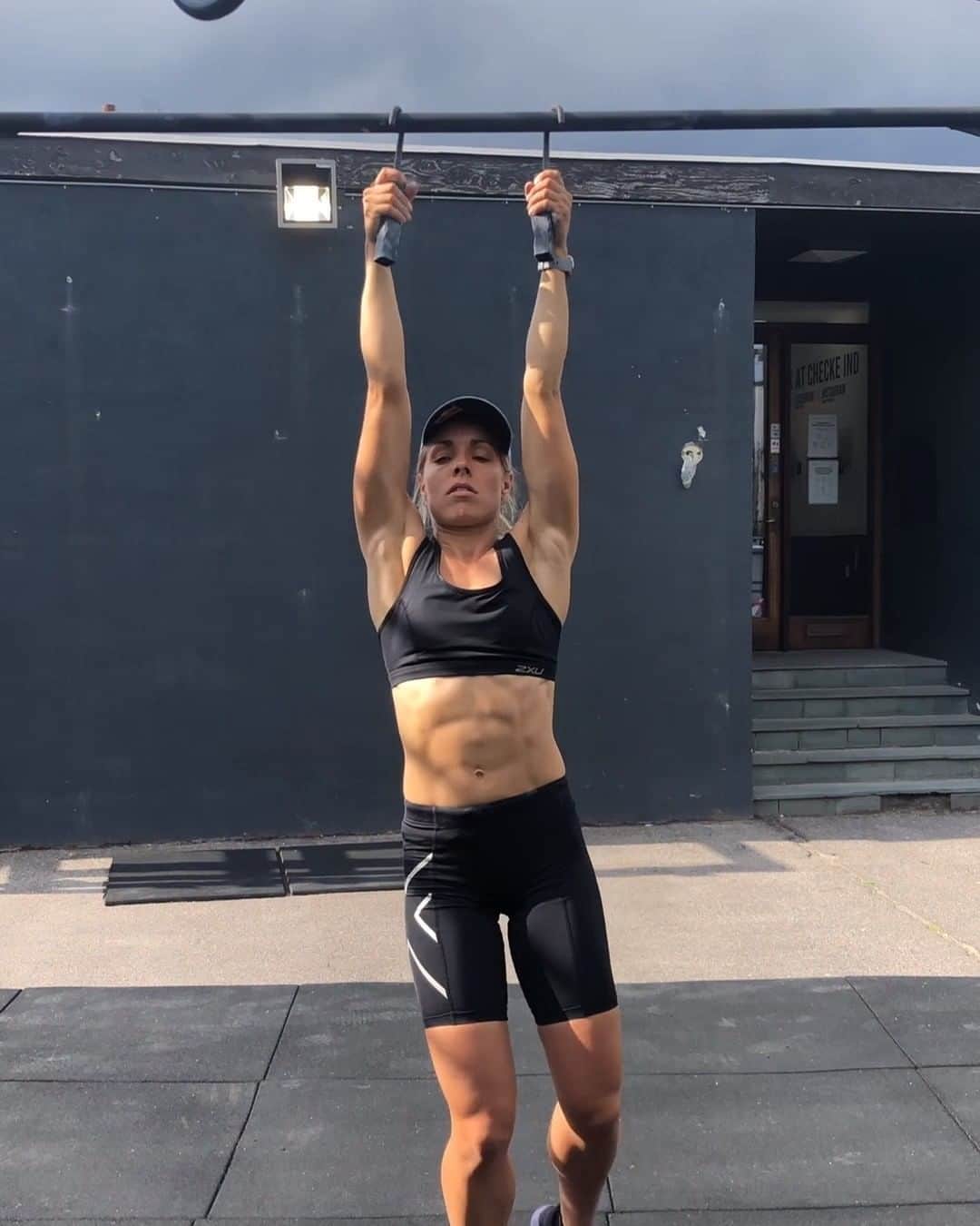 レッドブルのインスタグラム：「if you didn't know what OCR training looked like, @idamathildee's here to show you 💪  #redbull #givesyouwiiings #workout #training #fitness #obstaclecourseracing #ocr」