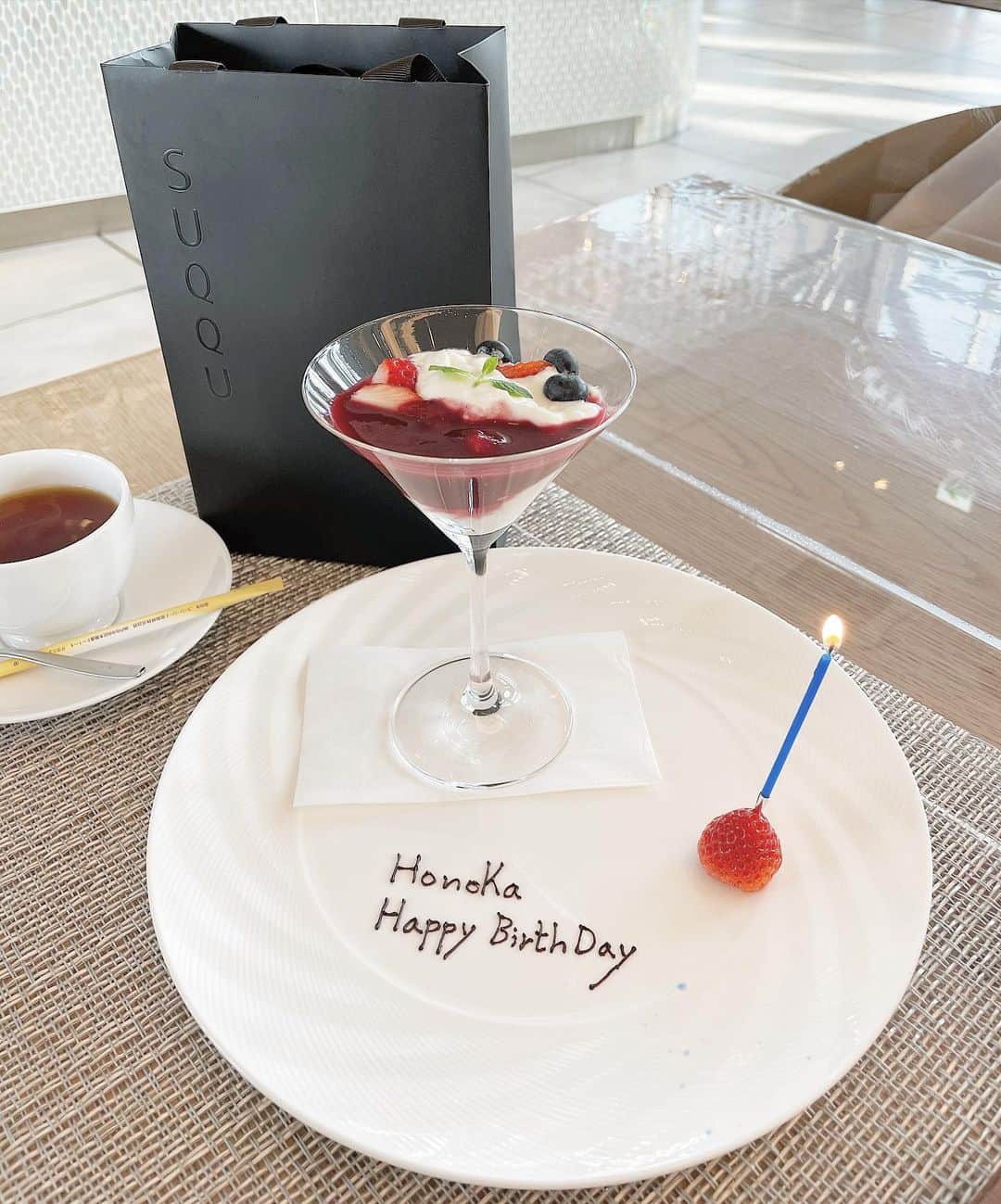 HONOKAのインスタグラム：「・  誕生日は6月ね🖐🏻☝🏻  サプライズもプレゼントも最高に嬉しかったけど会えた事が1番嬉しかったーー🌼」