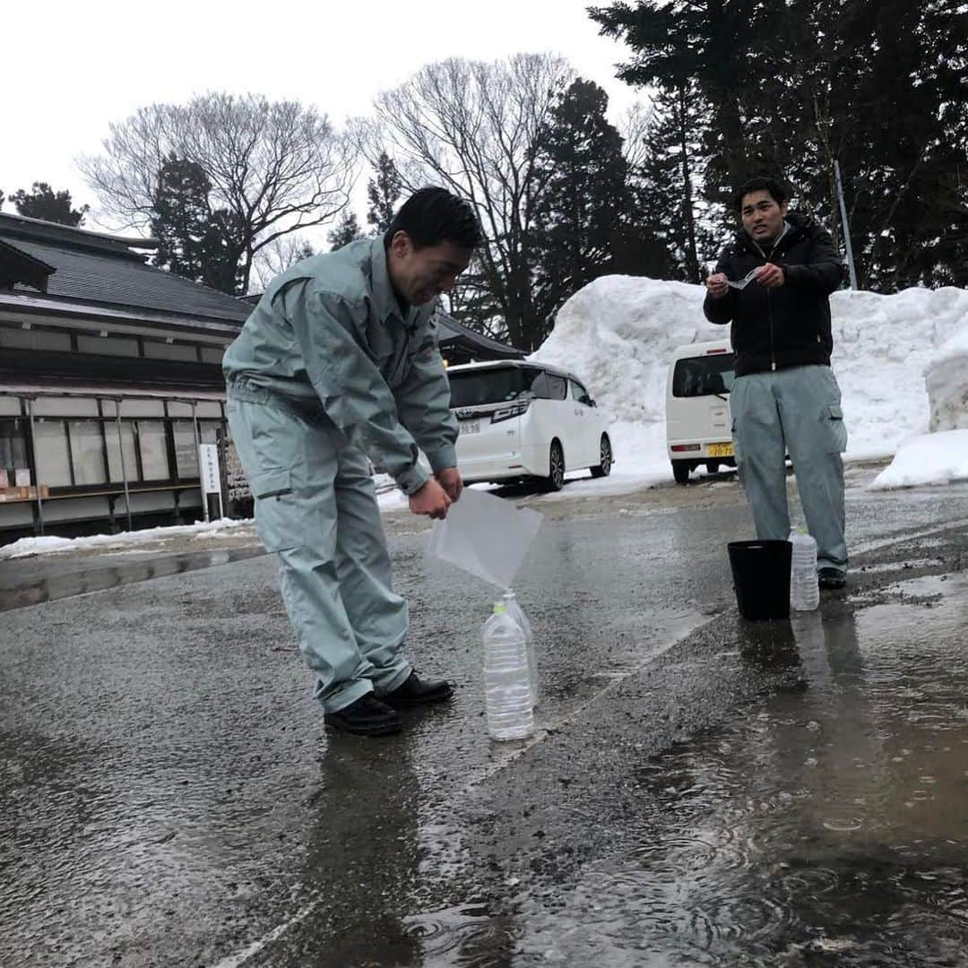 別府ともひこさんのインスタグラム写真 - (別府ともひこInstagram)「雨水だけの生活。。 初日はまだ元気😄 ＃視聴者様に飼われたい #テレビ東京」2月20日 18時22分 - bepputomohiko