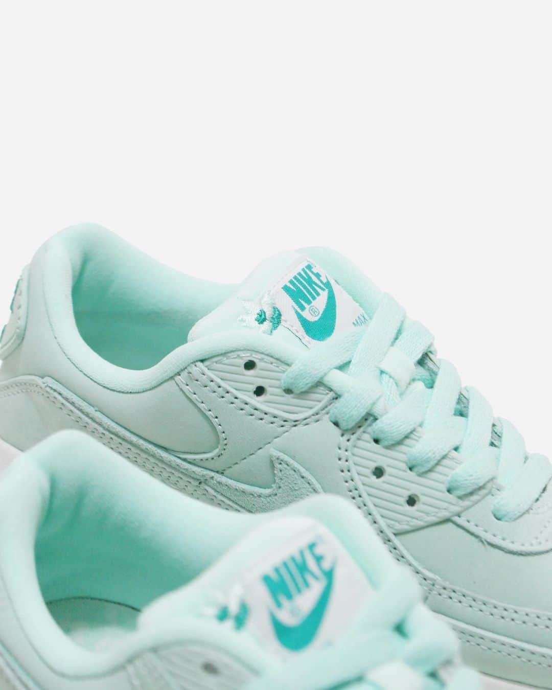 A+Sのインスタグラム：「2021. 2. 24 (wed) in store  ■NIKE WMNS AIR MAX 90 SE COLOR : GREEN GLOW SIZE : 22.0cm-25.0cm PRICE : ¥13,000 (+TAX)  ナイキエアマックス90はパステルグリーンをスウェードの様に柔らかい表情の素材に落とし込み、春を彩るやわらかい雰囲気にアップデートしました。タンラベルには桜を配置し春の訪れを祝います。  Nike Air Max 90 has been updated with a soft atmosphere that colors spring by dropping pastel green into a material with a soft look like suede. Cherry blossoms are placed on the tongue label to celebrate the arrival of spring.  #a_and_s #NIKE #AIRMAX #NIKEAIRMAX #NIKEAIRMAX90 #NIKEWMNSAIRMAX90SE」