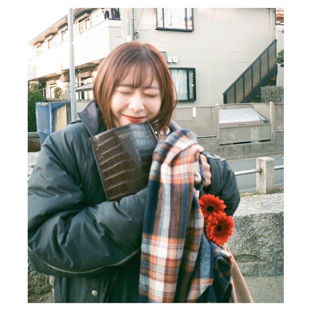 てぃーみきのインスタグラム：「. . 持ち物多くない？🤔 . . ＃フィルム」