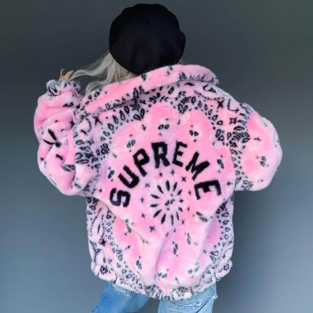 Supreme Mihoのインスタグラム：「💗💗💗 ✩ Supreme 21ss OPEN🇯🇵 ✩ 🤍Bandana Faux Bomber Jacket...M ✩ 抽選の番号がシャッフルされた？ followerさんが譲ってくれた🥺✨ ありがとう🙏🏻🥴💕 欲しい物はオンラインでいけたよ👼🏻 こんな時もある☝️😀 ✩ @supreme_leaks_news @supreme__hustle @supcommunity @dropsbyjay @strictlypreme @mrbld @suptalk  #supreme #supremenyc #supremenewyork #supremejapan #supremeheat #supremeteam #supremegirl #hypeaf #streetstyle #streetfashion #streetgirl #levis501xx #hypefeet #シュプリーム #ストリートファッション #ストリート #ヴィンテージデニム #リーバイス」