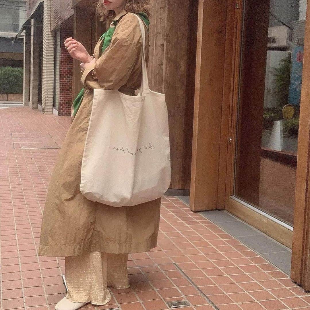 のインスタグラム：「エコバッグは主にこの２つ使ってます🥦 たまにネギがカバンからはみ出してます🧳」