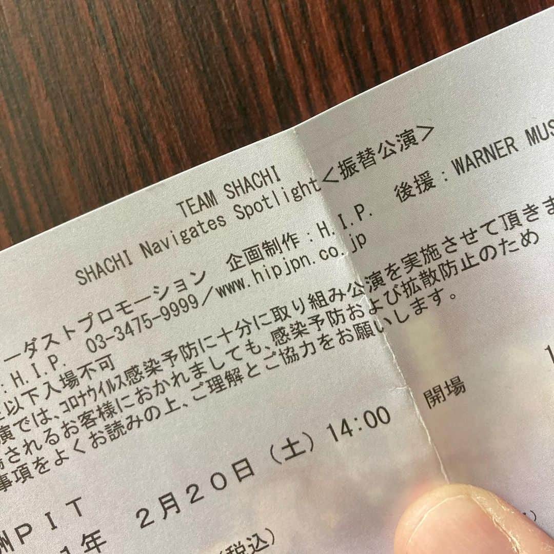 宮戸洋行のインスタグラム：「TEAM SHACHIのライブを観に豊洲PIT行ってきました！延期などもあり約4ヶ月ぶりのライブだったそうですが、鬱憤を爆発させたようなライブでバチバチにかっこよかった！感染症予防のために声は出せなかったのですが、客席のサイリウムが振られ出した時震えました！個人的には眠れないナイNIGHTはあがりました！やっぱりライブは最高です！ #TEAMSHACHIと書いてシャチと読みます」