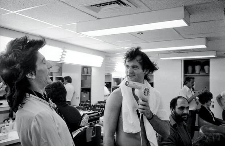 ロン・ウッドさんのインスタグラム写真 - (ロン・ウッドInstagram)「Getting a blowdry from #BillMurray in 1978, backstage at @nbcsnl.」2月20日 18時54分 - ronniewood