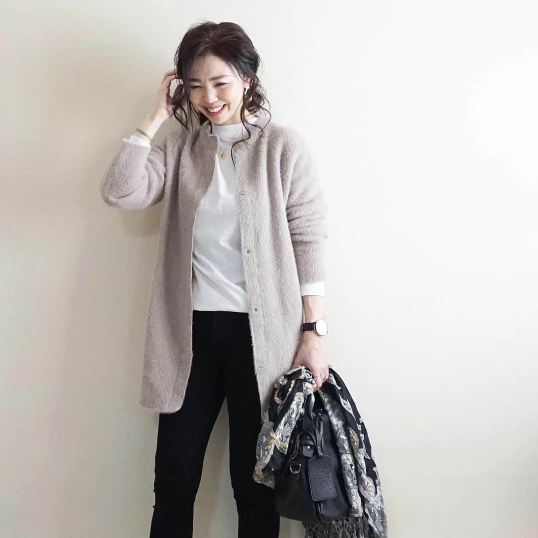 玉村 麻衣子さんのインスタグラム写真 - (玉村 麻衣子Instagram)「ロンTとして着られる『UNIQLO U』のヒートテックが優秀すぎる… 生地がしっかりしていて透けることもありません^ ^ 私はメンズのＳサイズを着用。 カーディガンやニットと合わせてたくさん着られそう☺︎ #ヒートテックコットンクルーネックT . . cardigan: #daliystyle tops: #UNIQLO bottoms: #GU bag: #tottie （height: 162cm） . #たまむらコーデ #fashion#coordinate#outfit#ootd#JAPAN #プチプラ#プチプラコーデ#コーディネート」2月20日 19時04分 - maiko_tamamura