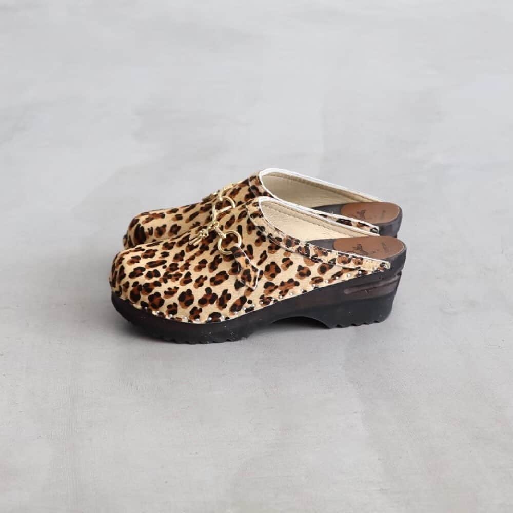 wonder_mountain_irieさんのインスタグラム写真 - (wonder_mountain_irieInstagram)「_ Needles × TROENTORP / ニードルズ × トロエントープ “Swedish Clog - Pony Leopard / Bit” ￥31,900- _ 〈online store / @digital_mountain〉 https://www.digital-mountain.net/shopdetail/000000012630/ _ 【オンラインストア#DigitalMountain へのご注文】 *24時間受付 *14時までのご注文で即日発送 * 1万円以上ご購入で送料無料 tel：084-973-8204 _ We can send your order overseas. Accepted payment method is by PayPal or credit card only. (AMEX is not accepted)  Ordering procedure details can be found here. >>http://www.digital-mountain.net/html/page56.html  _ 本店：#WonderMountain  blog>> http://wm.digital-mountain.info _ #NEPENTHES #Needles #TROENTORP #ニードルズ #トロエントープ _  JR 「#福山駅」より徒歩10分 #ワンダーマウンテン #japan #hiroshima #福山 #福山市 #尾道 #倉敷 #鞆の浦 近く _ 系列店：@hacbywondermountain _」2月20日 18時59分 - wonder_mountain_