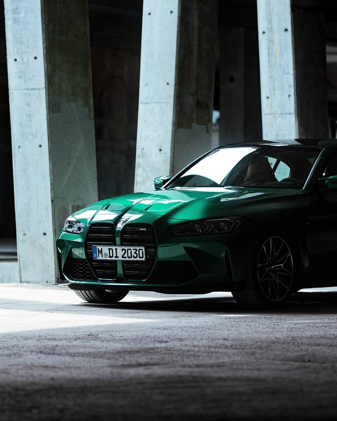 BMWのインスタグラム：「Wear your confidence, they said.  The all-new BMW M3 Sedan. #TheM3 #BMW #M3 @BMWM __ BMW M3 Sedan: Fuel consumption weighted combined in l/100km: 10.8 (NEDC); 10.6–10.3 (WLTP), CO2 emissions weighted combined in g/km: 248 (NEDC); 241–236 (WLTP). Further information: www.bmw.com/disclaimer.   480 hp, 353 kW, 550 Nm, Acceleration (0-100 km/h): 4.2 s, Top speed (limited): 250 km/h (with optional M Drivers Package: 290 km/h).」