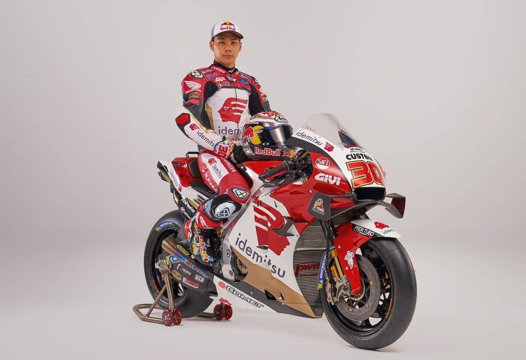 MotoGPさんのインスタグラム写真 - (MotoGPInstagram)「Unveiling @takanakagami's @lcr.team colours for the 2021 season! 🔴⚪️ Will this be the season we see the Japanese star on a #MotoGP podium? 🙌 #TN30 #Motorsport #Motorcycle #Racing」2月20日 19時01分 - motogp
