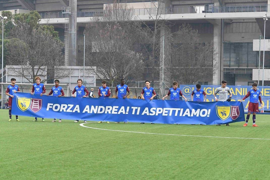 ACキエーヴォ・ヴェローナさんのインスタグラム写真 - (ACキエーヴォ・ヴェローナInstagram)「💛💙FORZA ANDREA! TI ASPETTIAMO! 💛💙 #chievo #hellas #verona #derby #calcio #sport #primavera #settoregiovanile」2月20日 19時12分 - acchievoverona