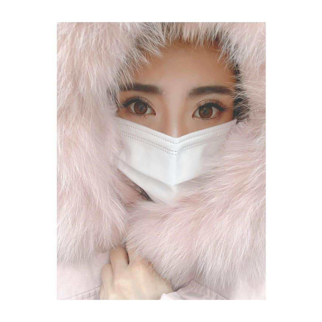 串戸ユリアのインスタグラム：「Im sooo missing those days we all wear favorite lip sticks and go out for a night...💄  お気に入りのリップを塗って ナイトアウトできる日はいつくるのかな.....  マツエクメンテナンス✔︎ いつも完璧。 @meg.almo.eyelash ♥️  美容液マスカラも 日焼け止めも メイク落としも ファンデーションも ぜーーーんぶALMOで買ってます❤︎  いつも美意識のおすそわけありがとうおめぐちゃん♥️  #BeautyShoutout」