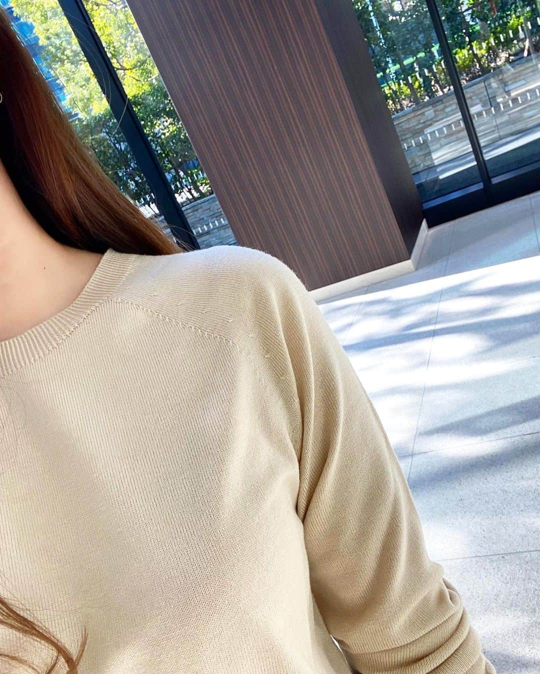 岡部あゆみさんのインスタグラム写真 - (岡部あゆみInstagram)「いい天気🌞﻿ 今日はバナリパのニット♡﻿ サステナブルな背景に基づいて作られた 地球に優しいニット🦋上質な素材ながら自宅で洗濯が可能なのも嬉しいポイント✨合わせやすくて違う色も検討中..🌸﻿ ﻿ Knit @bananarepublic_jp ﻿ ・Merino crew neck Knit﻿ #ootd#itsbanana#pr#BetterRepublic#バナリパ#バナナリパブリック#サステナブル」2月20日 19時07分 - ayumi_okabe