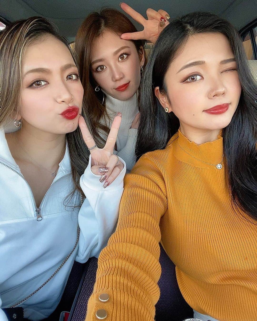 YOGOARISAのインスタグラム：「こないだ祝日楽しかったな次の祝日もって最高✌︎✌︎✌︎♥️ ・ ・ ・ うちって相変わらず口ウザイ？💋www #大好きトリオ  #friends #love」