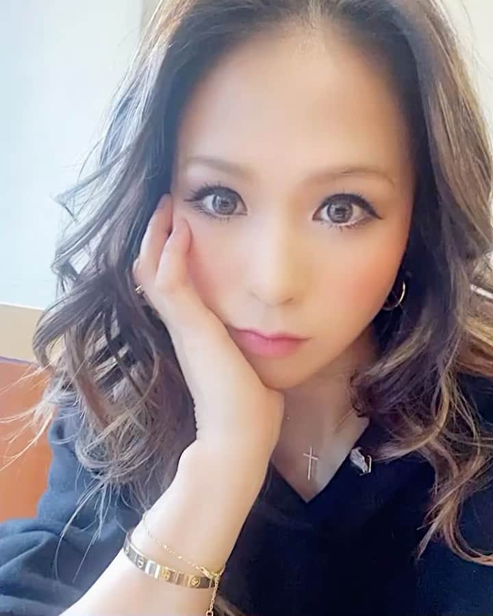 彩希エリナのインスタグラム：「本日2月20日(土)22:00〜22:55 狛江FM"コマラジ" 【Reika's room〜ディナーの後で〜】にゲスト出演します📻✨  コマラジというアプリをダウンロードしてもらえれば全国どこでも無料で視聴出来るので、皆さん是非聴いてねっ🤗🎵うほうほっ  #radio #japaneseradio #komaefm #fm #listenradio #狛江FM #コマラジ #ラジオ #ラジオ出演 #ラジオ出演情報 #ゲスト出演 #全国視聴可 #森下玲可」