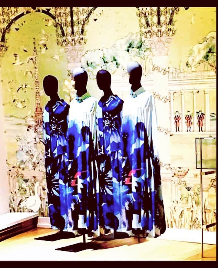 のインスタグラム：「Postcard from Bruxelles of the talented Genevieve from our wonderful luxury designers store @jean_paul_barriol_store first window display of the mimi Liberté Resort 21 collection #michelklein #mimiliberté #resort #bruxelles #avenuelouise #luxurylifestyle」